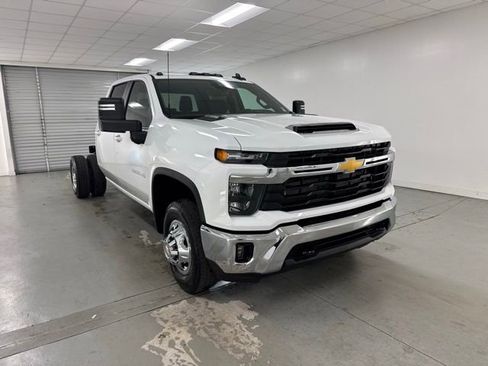 New 2026 Chevrolet Silverado 3500 LT w/ Convenience Package image 3
