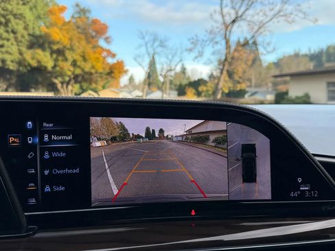 Used 2024 Cadillac Escalade ESV Sport Platinum w/ LPO, ONYX Package image 34