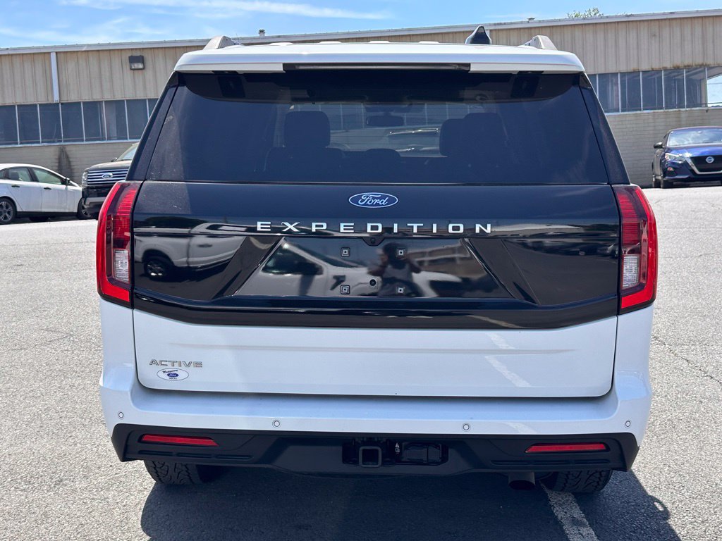 Used 2025 Ford Expedition Active AWD/4WD image 9