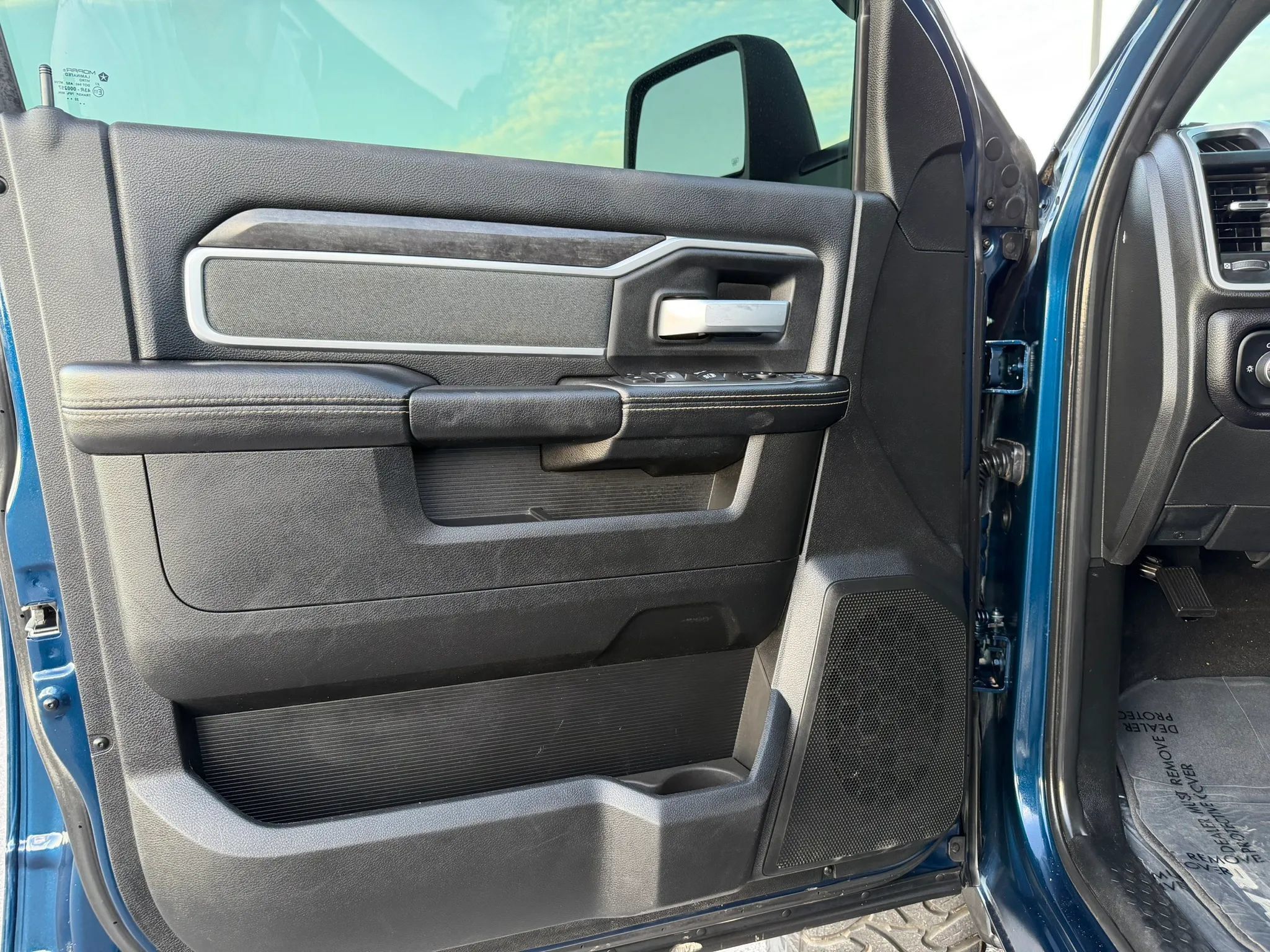 Used 2023 RAM 2500 Big Horn w/ Night Edition AWD/4WD image 9