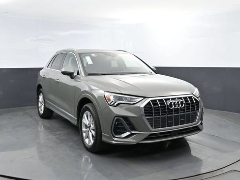 Used 2025 Audi Q3 2.0T Premium w/ Convenience Package AWD/4WD image 3