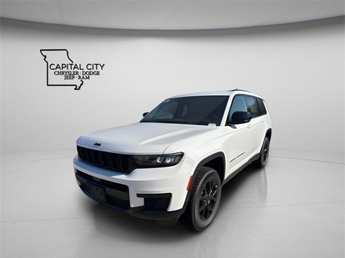 New 2025 Jeep Grand Cherokee L Altitude image 4