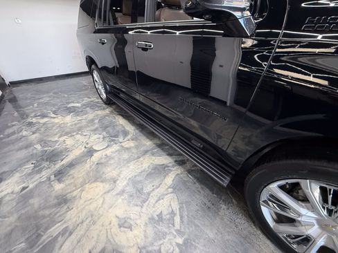Used 2021 Chevrolet Suburban High Country AWD/4WD image 34
