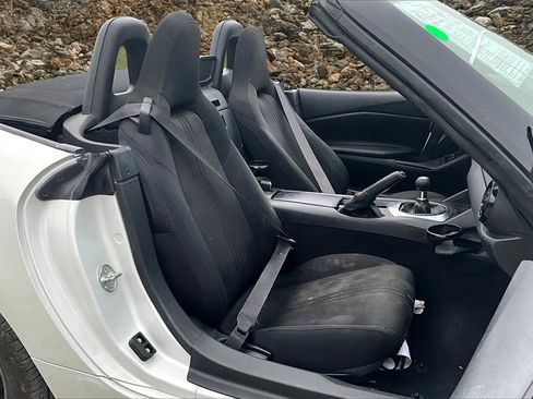 Used 2016 MAZDA MX-5 Miata Sport image 7