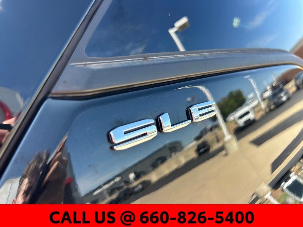 Used 2022 GMC Terrain SLE w/ Driver Convenience Package FWD image 9