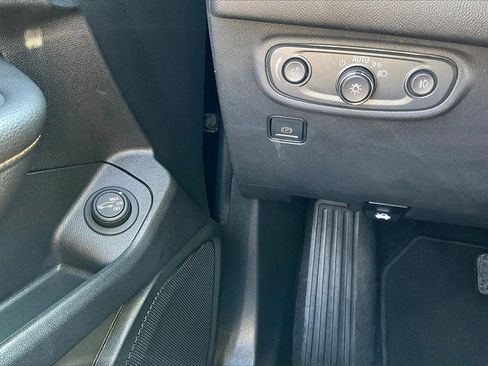 Used 2021 GMC Terrain SLT image 23