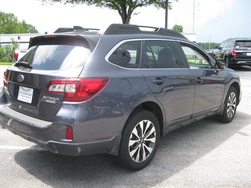 Used 2017 Subaru Outback 2.5i Limited AWD/4WD image 8
