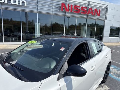 Used 2023 Nissan Sentra SR w/ Electronics Package FWD image 4