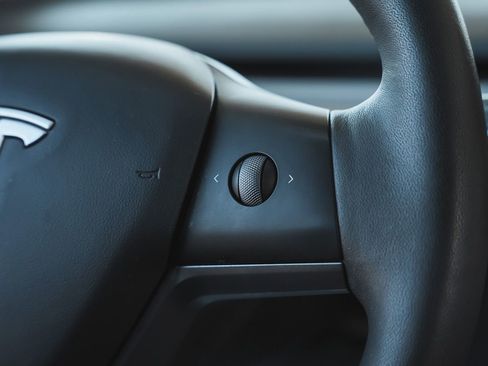 Used 2021 Tesla Model 3 Standard Range Plus image 27