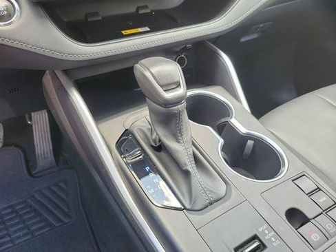 Used 2023 Toyota Highlander XLE FWD image 33