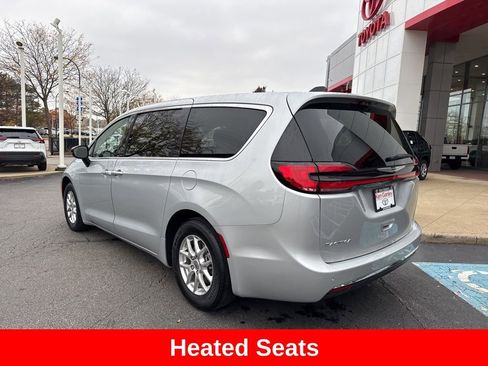 Used 2024 Chrysler Pacifica Touring-L image 5