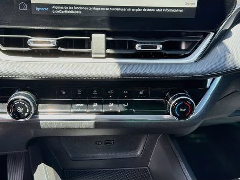 Used 2025 Chevrolet Equinox LT w/ Safety and Technology Package FWD image 16