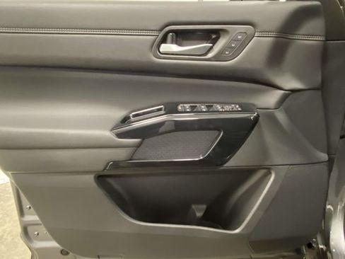 New 2026 Nissan Pathfinder Platinum image 12