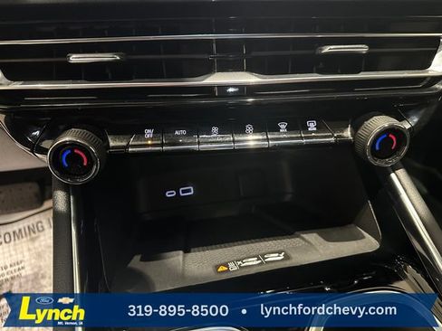 Used 2025 Chevrolet Traverse LT AWD/4WD image 12