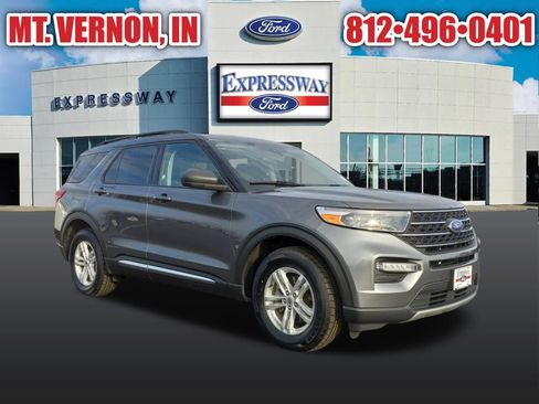 Used 2024 Ford Explorer XLT w/ Equipment Group 202A image 5