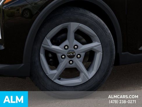 Used 2025 Kia K4 LXS image 11