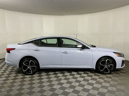 New 2025 Nissan Altima 2.5 SR image 8