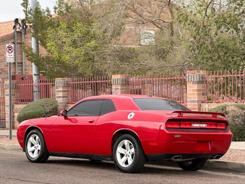 Used 2013 Dodge Challenger SXT Plus image 5