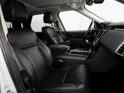 Used 2019 Land Rover Discovery SE image 12