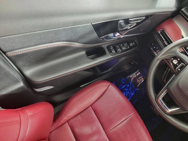 Used 2025 Lincoln Corsair Reserve AWD/4WD image 30
