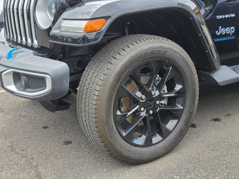 Used 2023 Jeep Wrangler Unlimited Sahara w/ Cold Weather Group AWD/4WD image 16