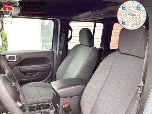 Used 2024 Jeep Wrangler Unlimited AWD/4WD image 28