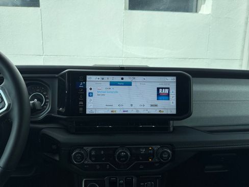 Used 2025 Jeep Wrangler Sahara image 21