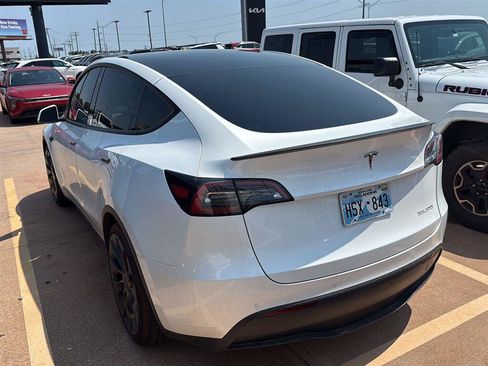 Used 2022 Tesla Model Y Performance AWD/4WD image 9
