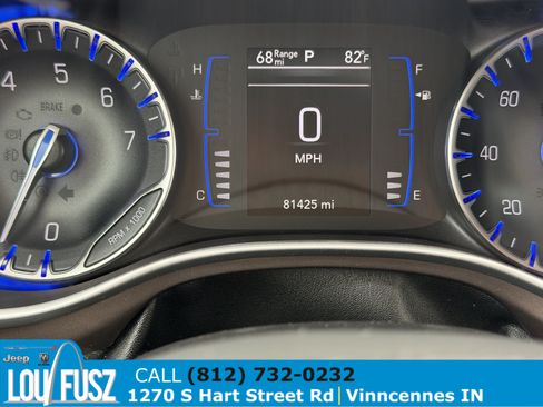 Used 2018 Chrysler Pacifica Touring-L FWD image 19