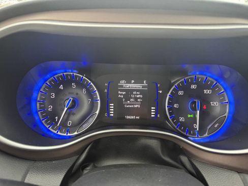 Used 2020 Chrysler Voyager Lxi FWD image 13