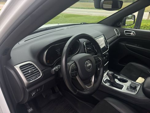 Used 2019 Jeep Grand Cherokee Altitude AWD/4WD image 21