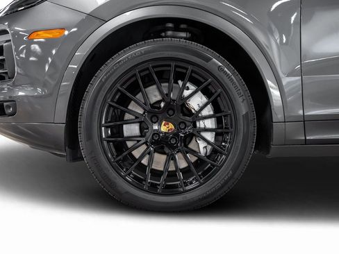 Used 2021 Porsche Cayenne Coupe image 12