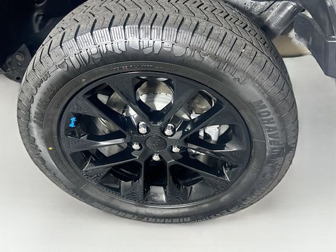 Used 2022 Jeep Wrangler Sahara image 11