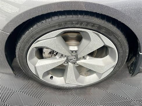 Used 2018 Honda Accord Touring image 32