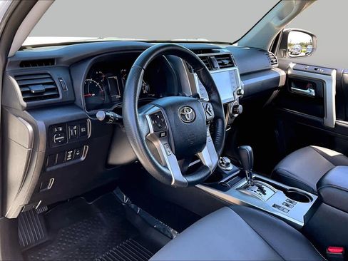 Used 2024 Toyota 4Runner SR5 Premium w/ Moonroof Package AWD/4WD image 17