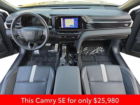 Used 2025 Toyota Camry SE image 15