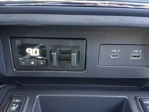 Used 2024 Nissan Titan SV w/ SV Convenience Package image 6