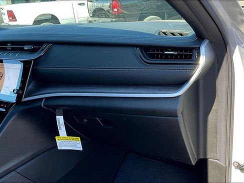 New 2026 Jeep Grand Cherokee Altitude AWD/4WD image 29