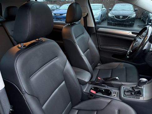Used 2017 Volkswagen Golf Wolfsburg Edition image 25