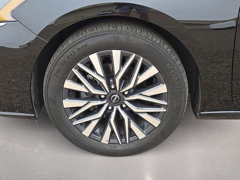 Used 2025 Nissan Altima 2.5 SV FWD image 10
