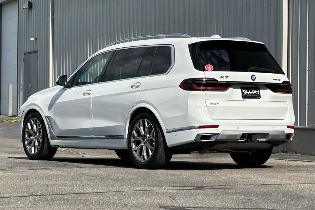 Used 2025 BMW X7 xDrive40i AWD/4WD image 9