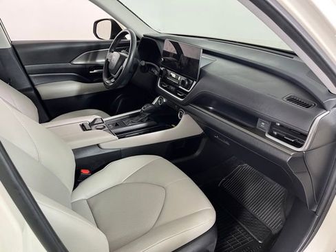 Used 2024 Toyota Grand Highlander XLE image 44