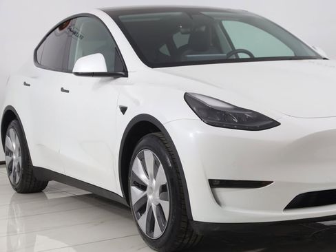 Used 2021 Tesla Model Y Long Range image 40
