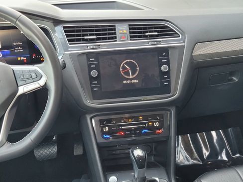 Used 2024 Volkswagen Tiguan SE FWD image 17
