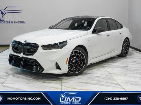 Used 2025 BMW M5 w/ Carbon Package AWD/4WD image 2