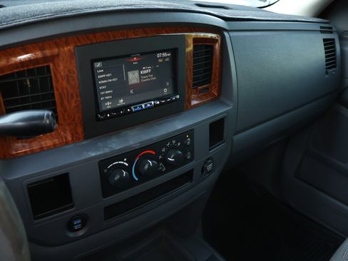 Used 2006 Dodge Ram 2500 Truck SLT w/ Quad Cab Big Horn Value Group image 17