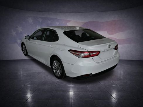 Used 2020 Toyota Camry LE image 3