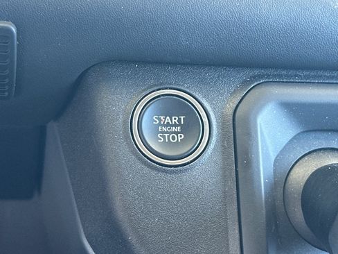 Used 2024 Land Rover Defender 110 X-Dynamic SE AWD/4WD image 28