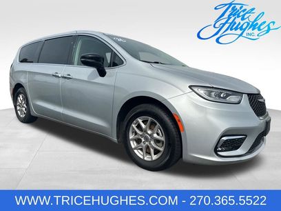 Used 2024 Chrysler Pacifica Touring-L