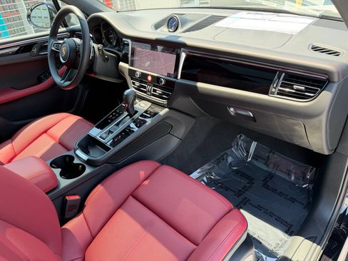 Used 2026 Porsche Macan AWD/4WD image 16